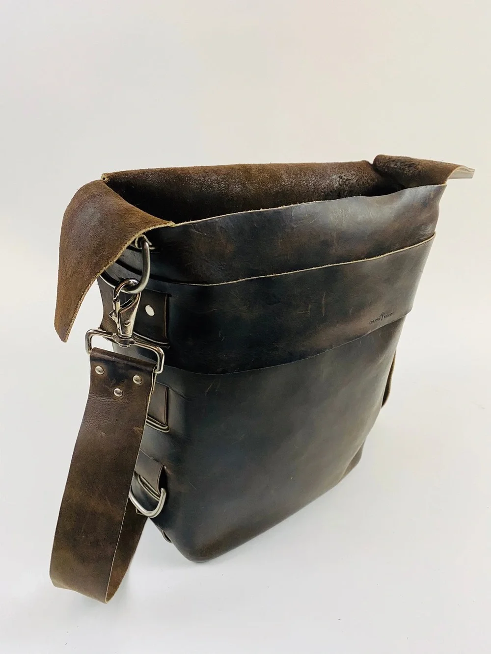 ColsenKeane No. 820 The Classic Handmade Full Grain Leather Messenger Bag